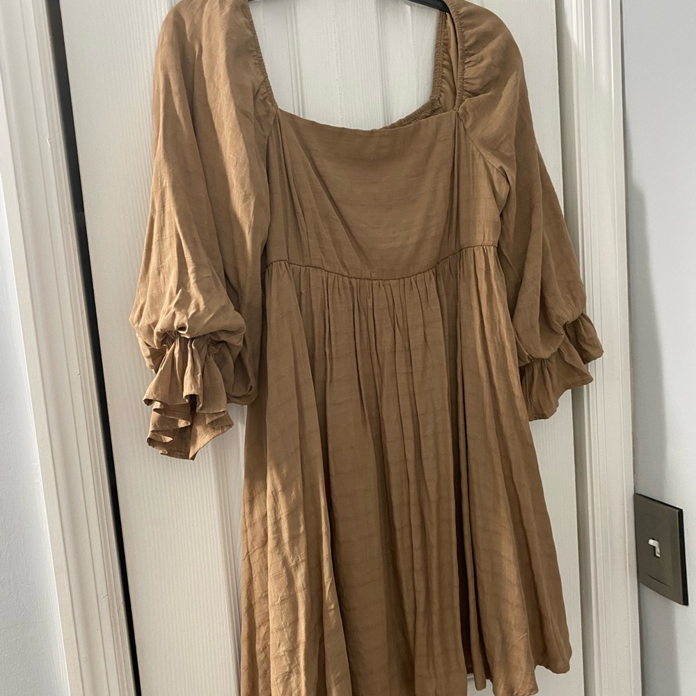 Entro short sleeve tan square neckline dress
